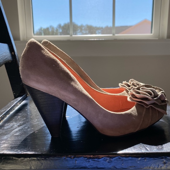 Vince Camino Grey Suede Heels - Picture 5 of 6